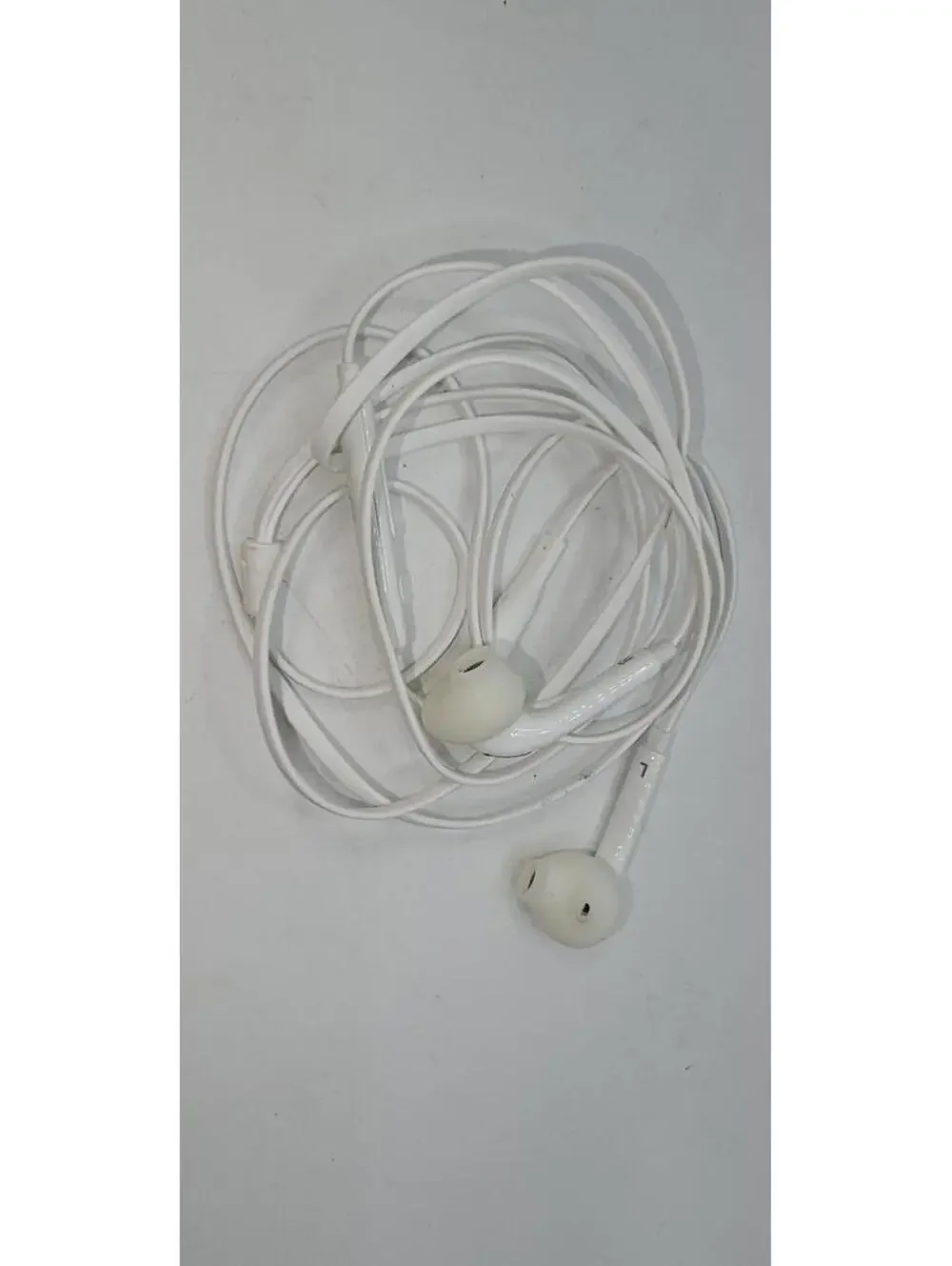 White Samsung Wired Earbuds with Inline Microphone